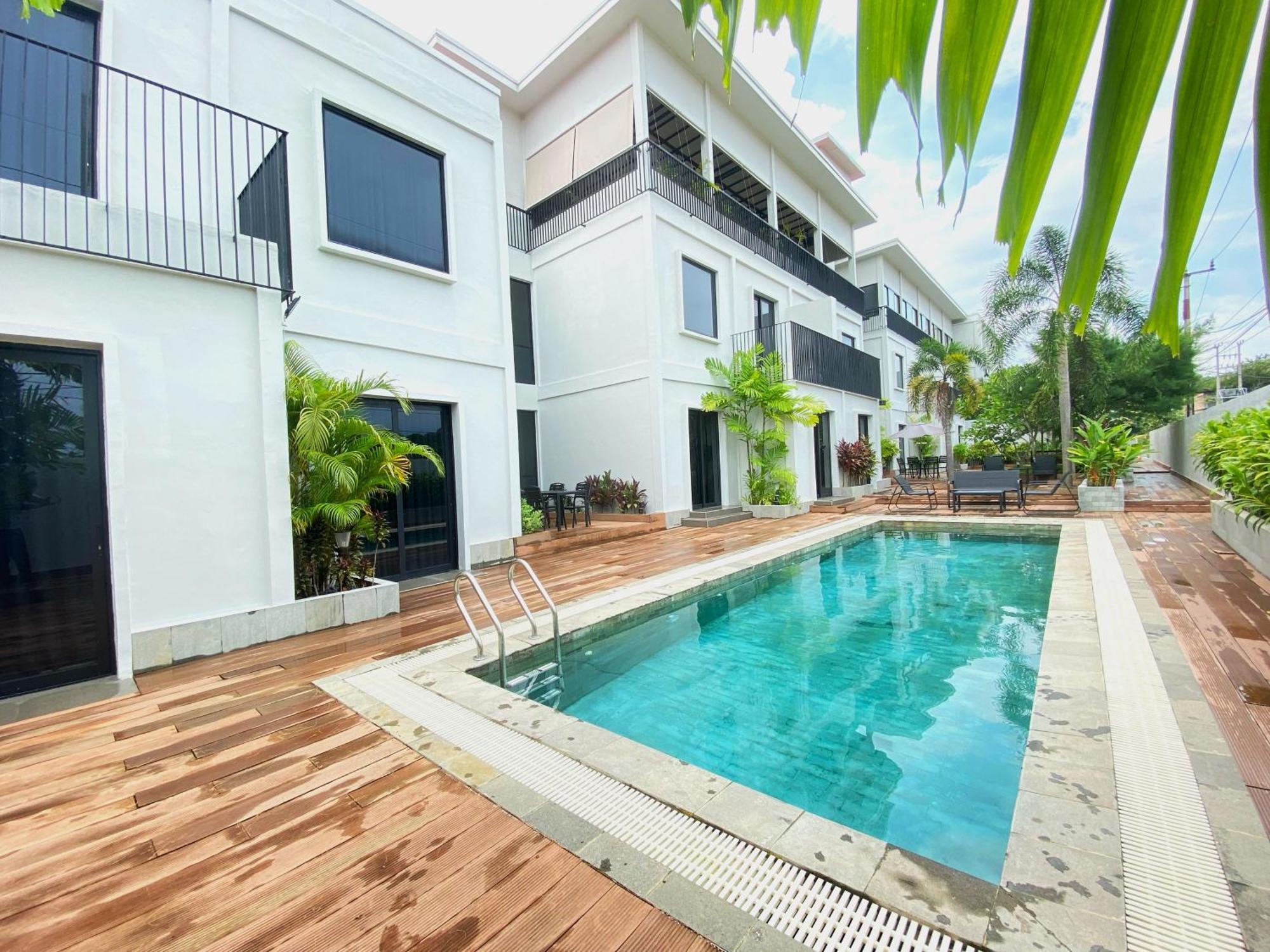 Onyx Hotel & Villa Tanjunguban Экстерьер фото
