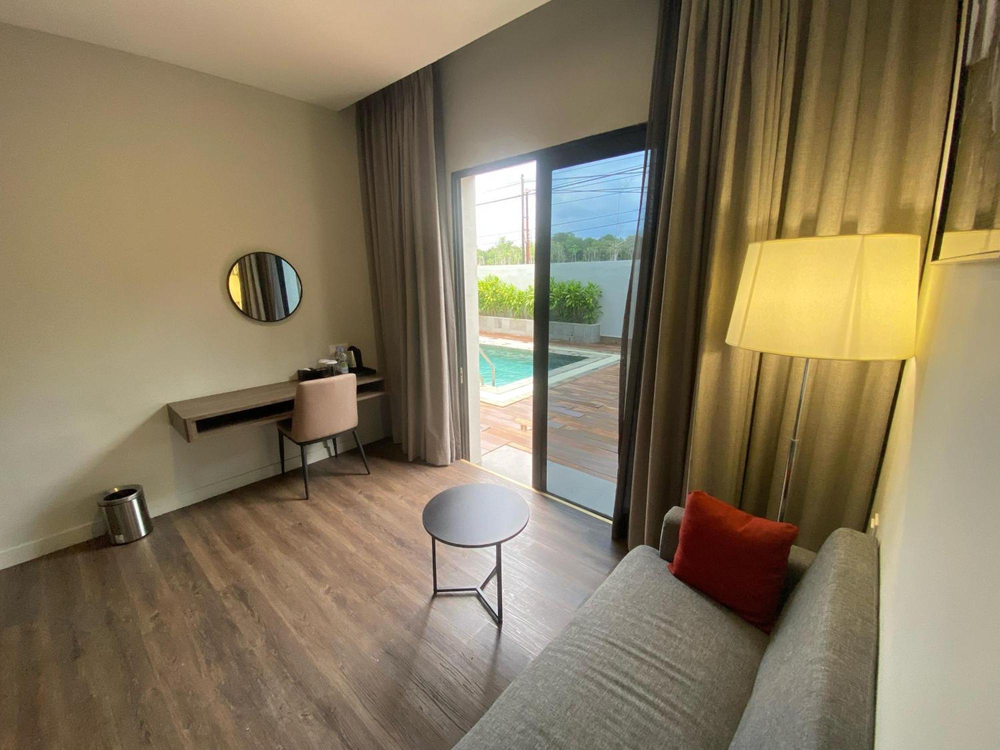 Onyx Hotel & Villa Tanjunguban Экстерьер фото